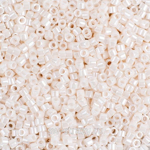 Delica Beads 11/0 DB1530 Bisque White Cylon